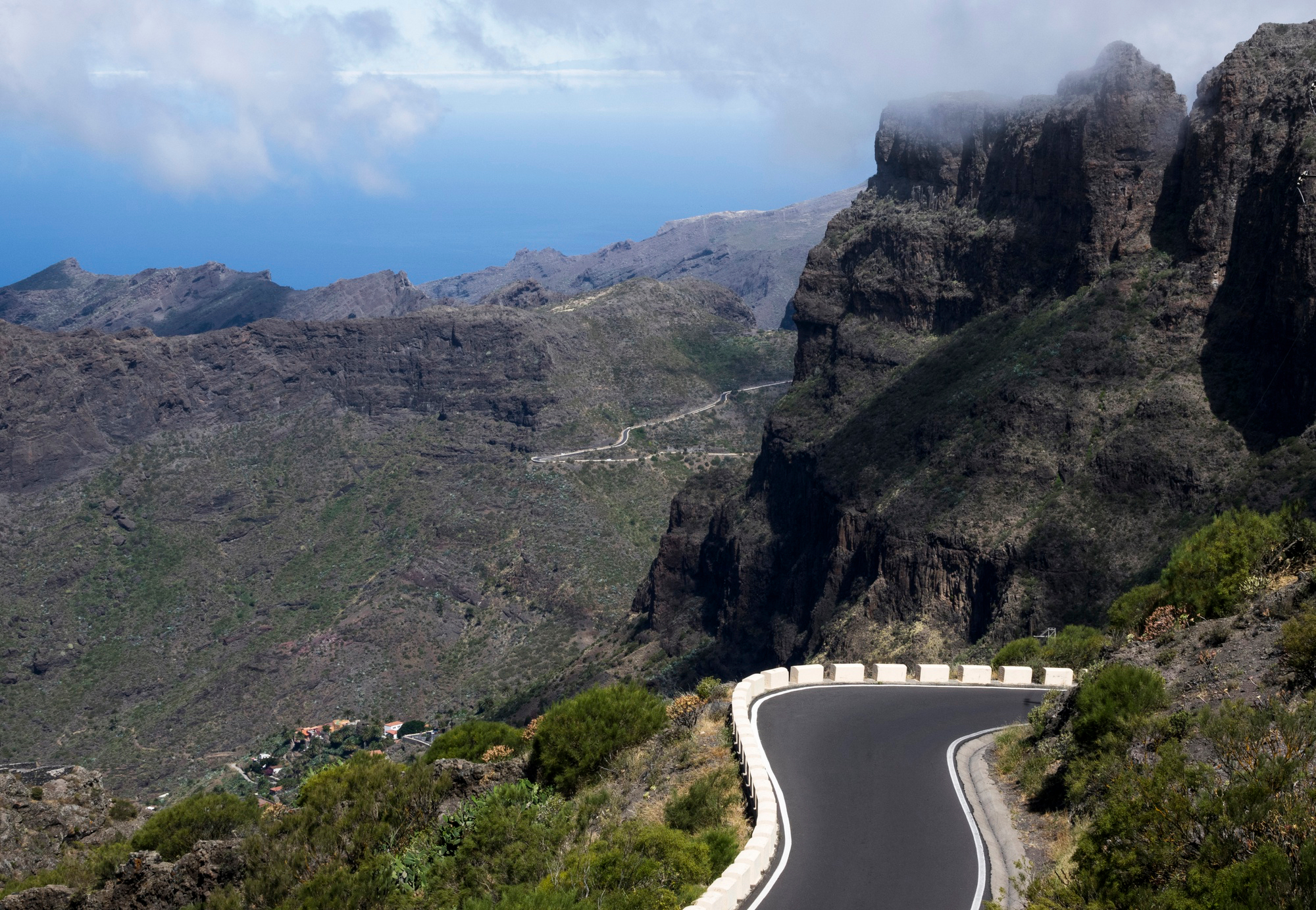 Recent Rockfalls Raise Safety Concerns on Franschhoek Pass