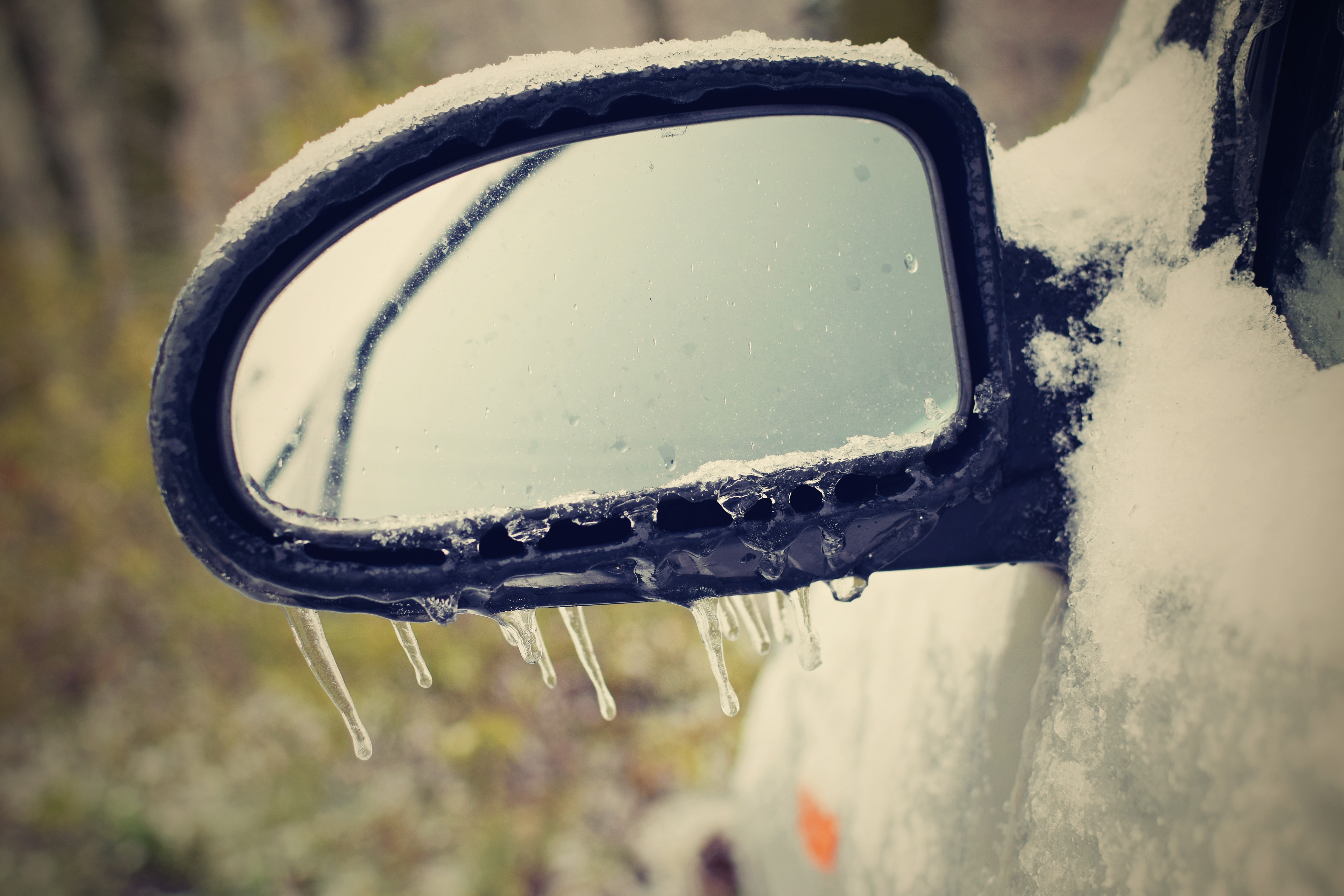 car-mirror-snow